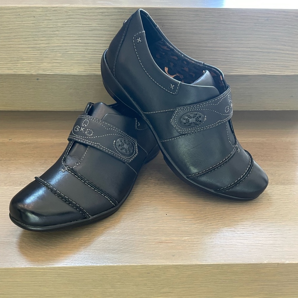 Aetrex Corinne Monk Strap with MEDIUM Width in Black *Brand New In Box*